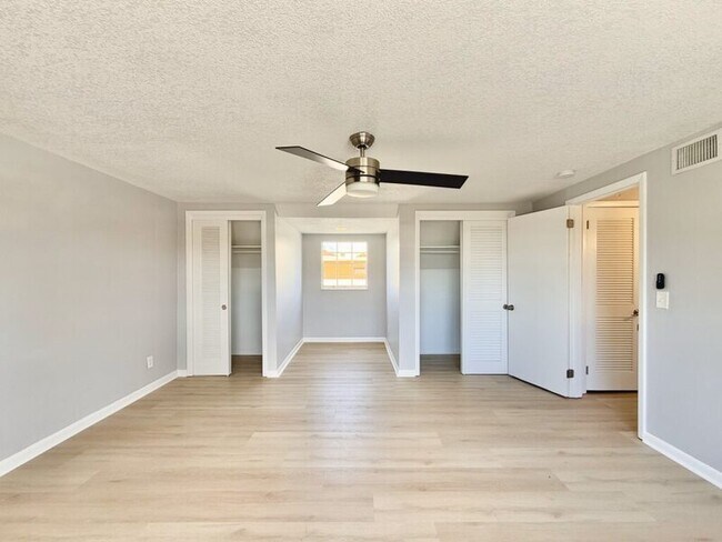 Building Photo - 8718 Thornwood Ln