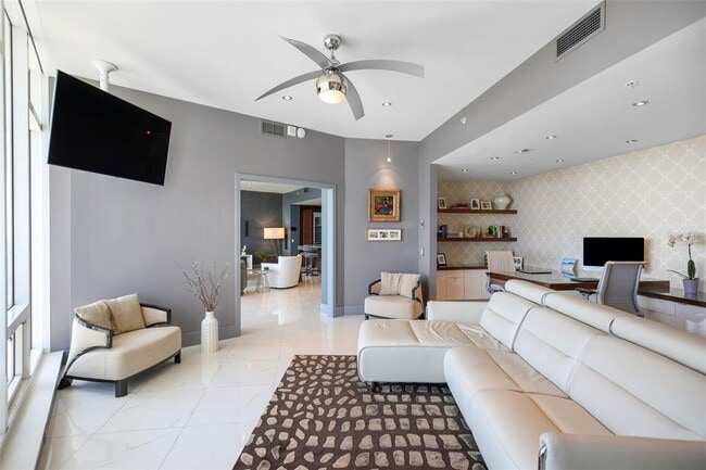 Building Photo - 175 1st St S