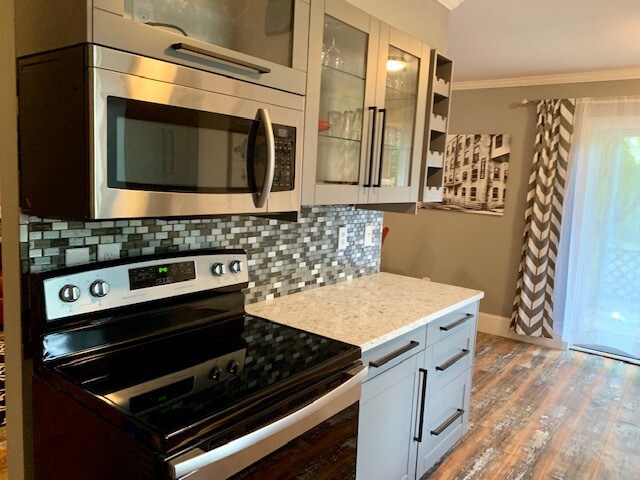 Building Photo - 325 Westbrook Dr