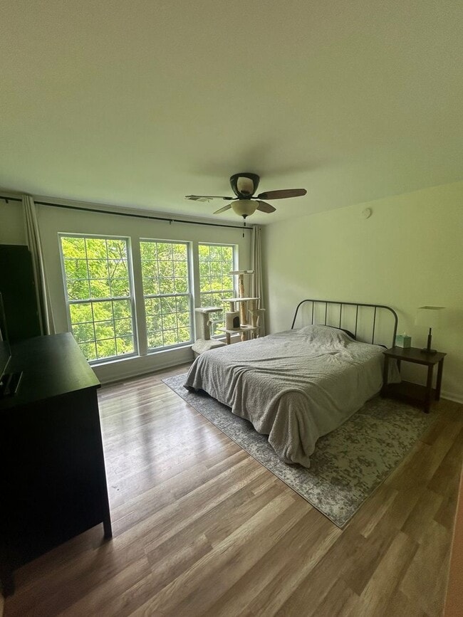 Building Photo - 2 Bedroom Condominium in Sought After Comm...