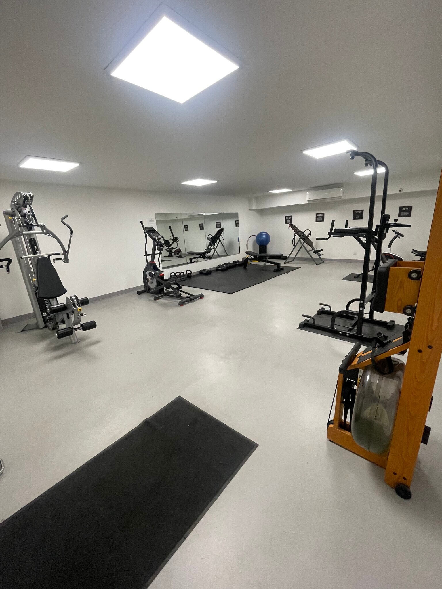 On-site gym - 960 Larrabee St