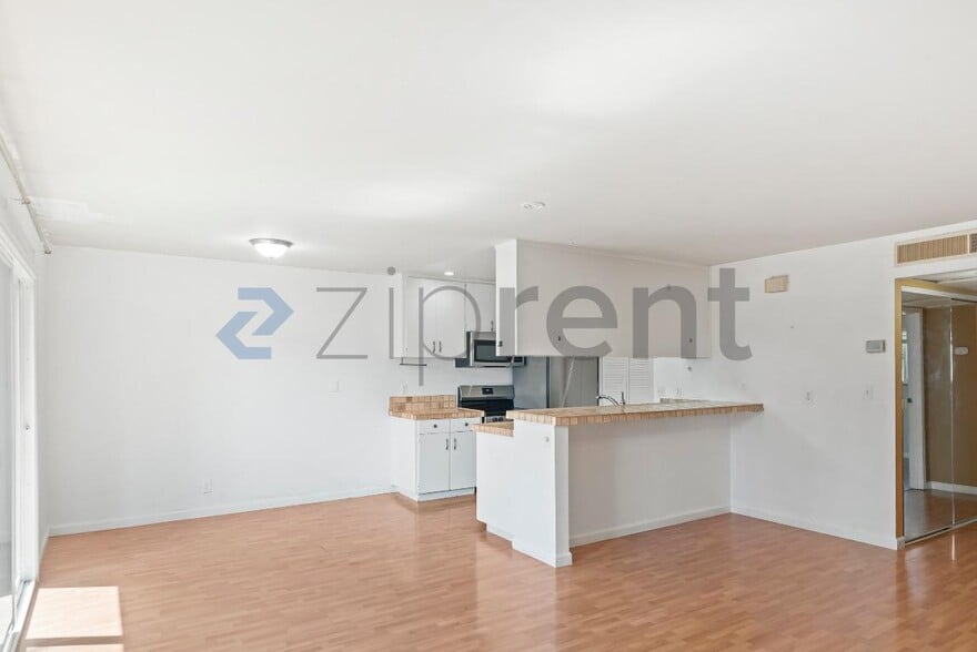 Building Photo - 9085 Alcosta Blvd