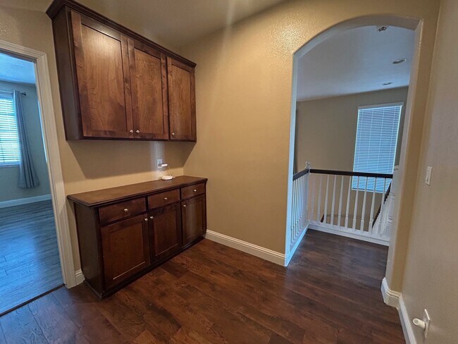 Building Photo - Beautiful & Spacious 4-Bedroom, 3-Bath Hom...