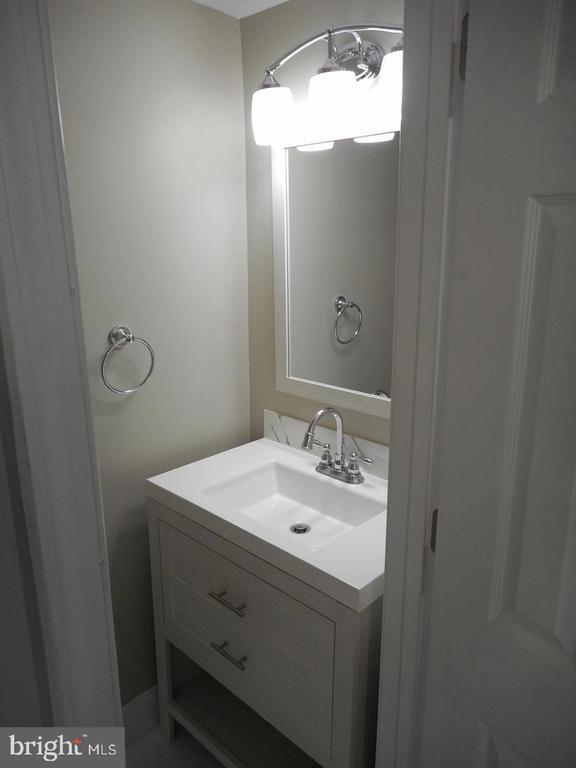 Building Photo - 707 Congress St SE