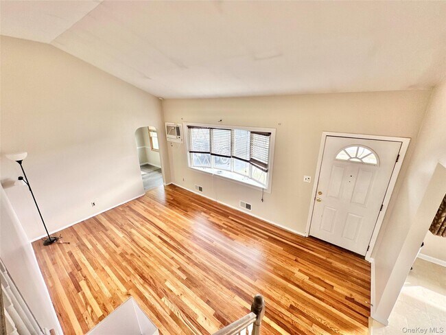 Building Photo - 5 Eagle Ln