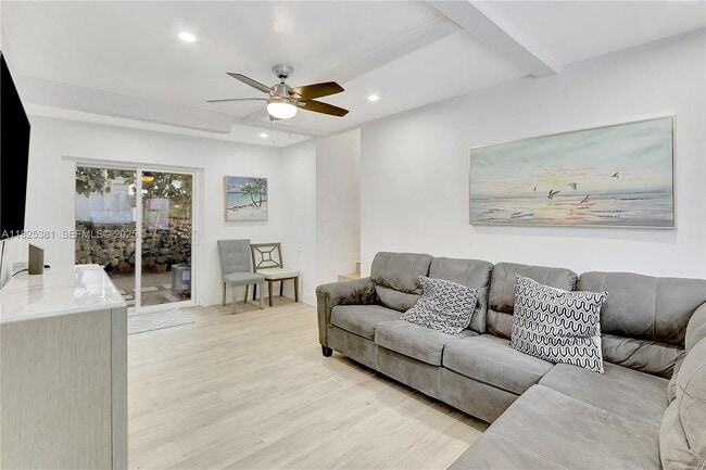 Building Photo - 33 SW 20th Rd