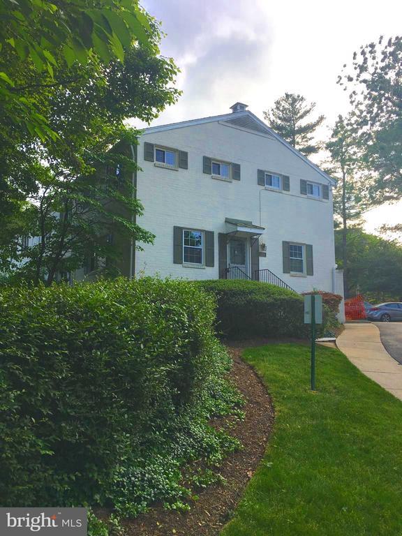 Building Photo - 5358 Pooks Hill Rd