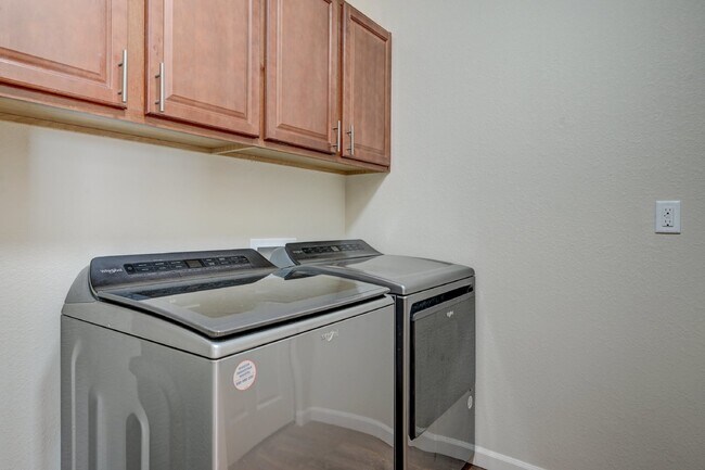 Building Photo - $2,750 - 2 Bed, 2.5 Bath Condo in Centenni...