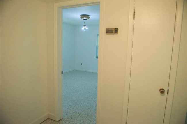 Building Photo - 904 Brookside Dr