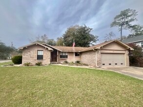 Building Photo - 520 Maple Ave