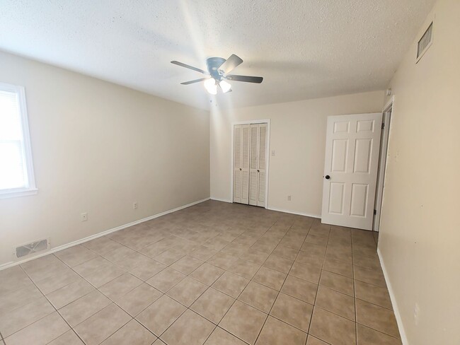Building Photo - 1310 65th Dr