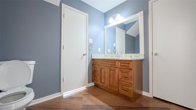 Building Photo - 2843 Oakland Brook St