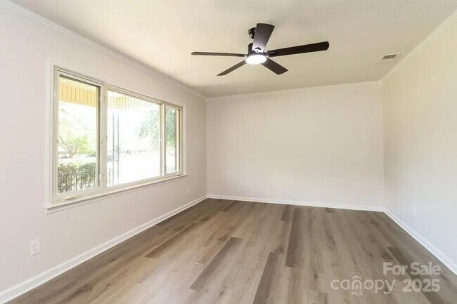 Building Photo - 2366 Old Field Rd