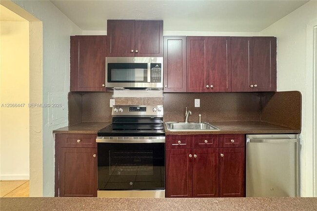 Building Photo - 13898 SW 90th Ave