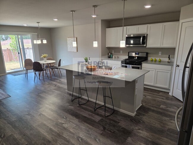Building Photo - Check out this beautiful 3 bedroom, 2.0 ba...