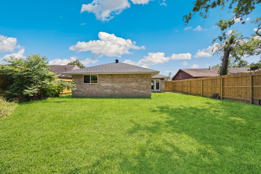 Building Photo - 7098 Shadow Lake Dr