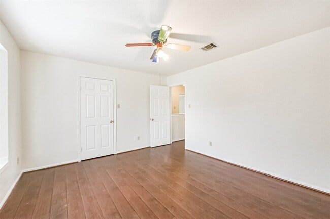 Building Photo - 7063 River Garden Dr