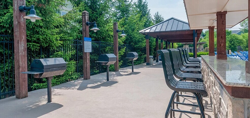 Cabana/Grill Area - The Retreat at State College
