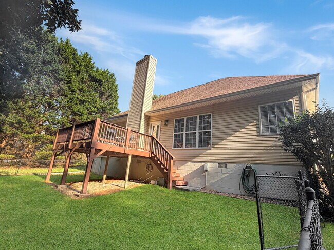 Building Photo - Beautifully Updated 3-Bedroom Home on 1.1 Acres in Gainesville