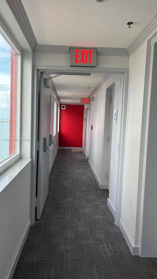 Building Photo - 1627 Brickell Ave