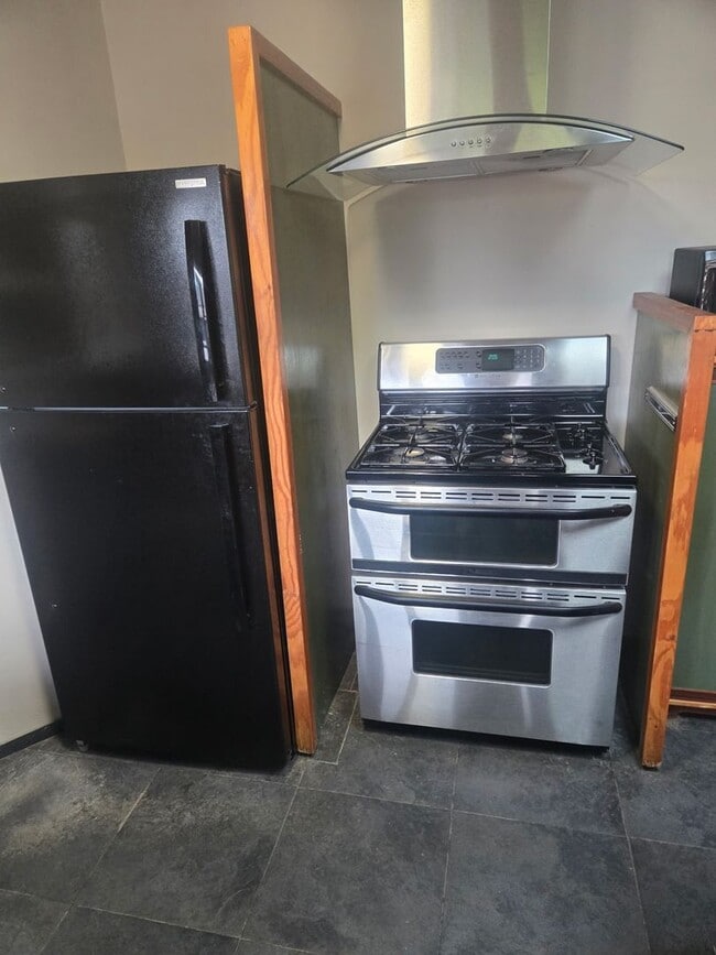 Building Photo - 1511 8th St