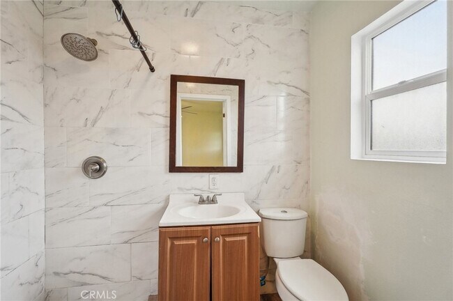 Building Photo - 122 W 110th St