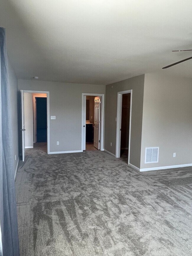 Building Photo - 1201 Rustads Cir