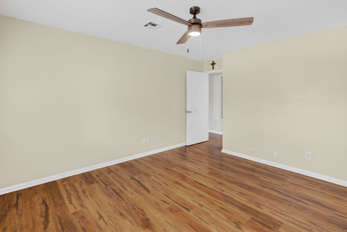 Building Photo - 5502 Effingham Dr