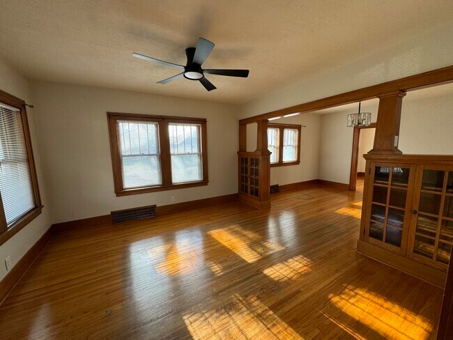 Building Photo - 1002 B St