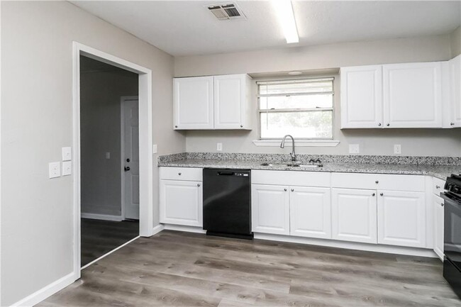 Building Photo - 217 Cherrywood Dr