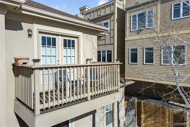 Building Photo - 2933 Lawrence St