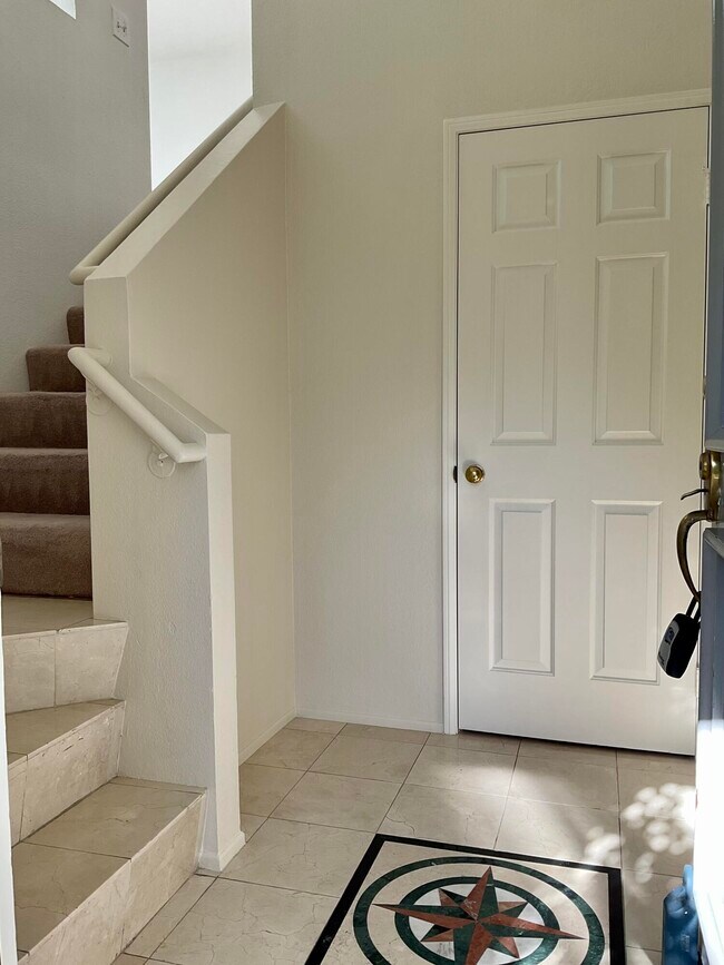 Building Photo - 401 El Cielo Rd