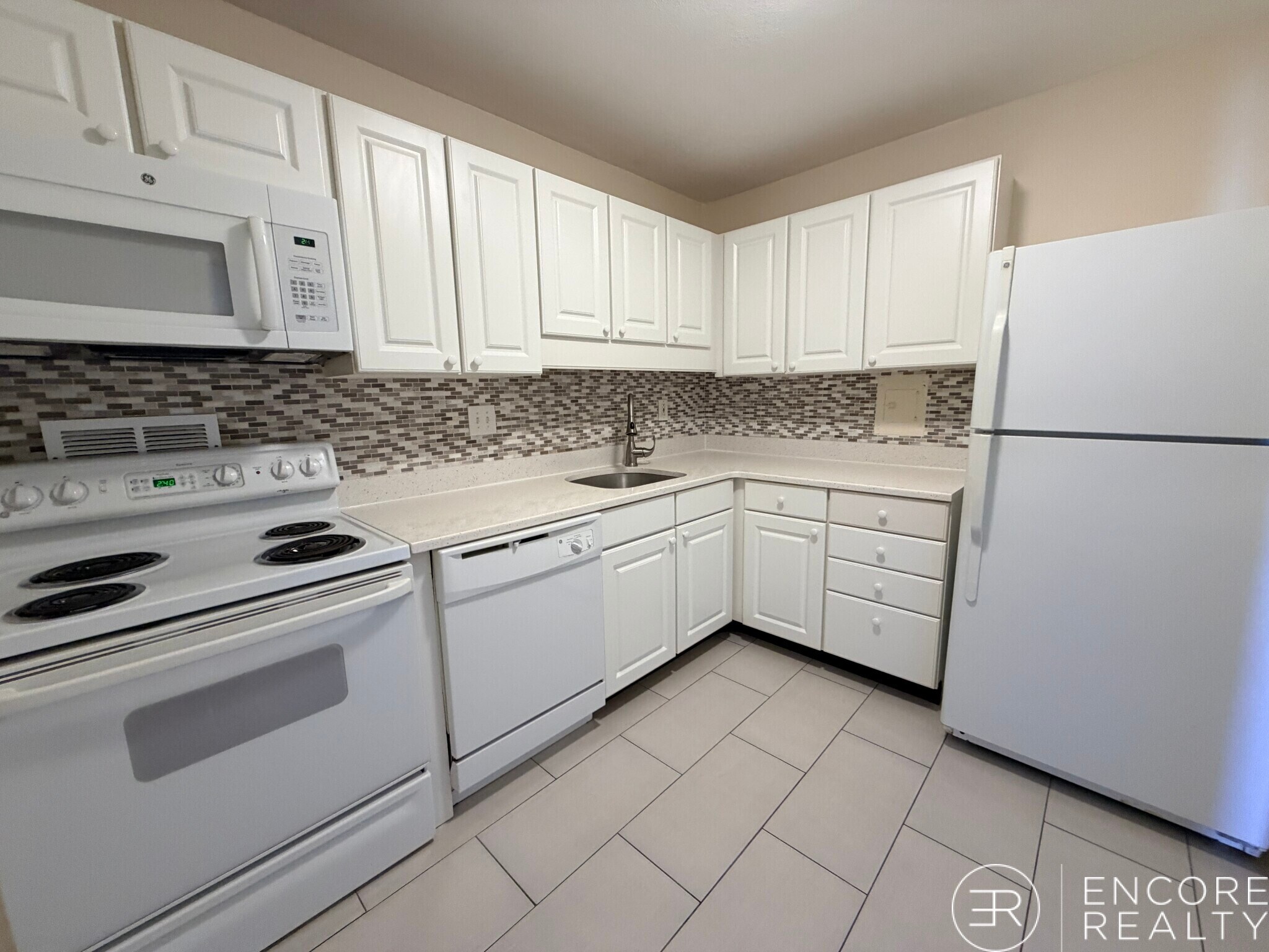 Building Photo - 16 Monmouth Ct