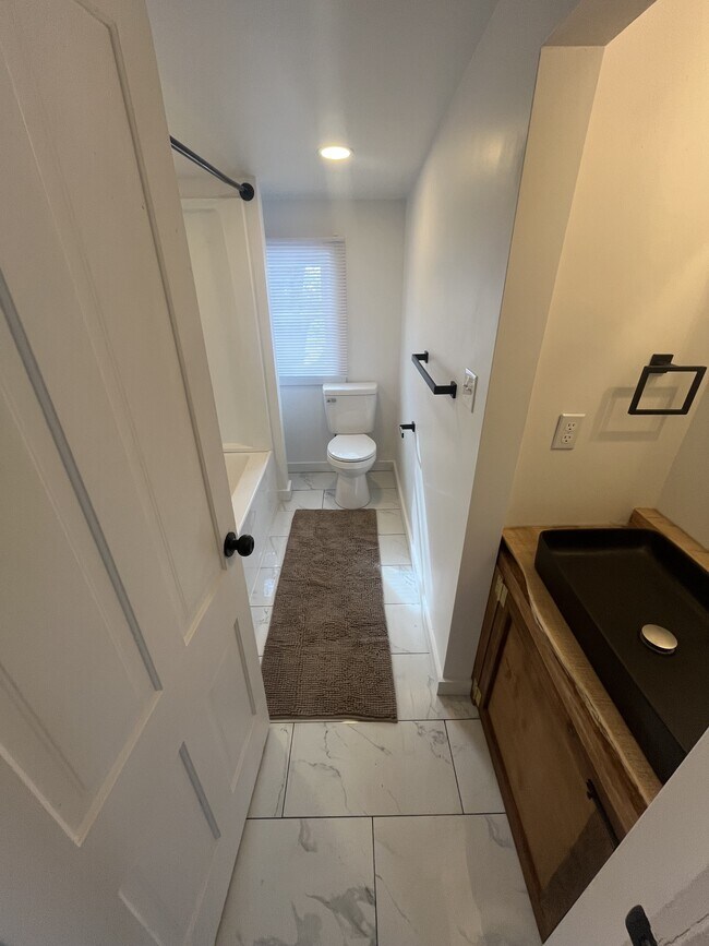 Building Photo - 303 W Main St