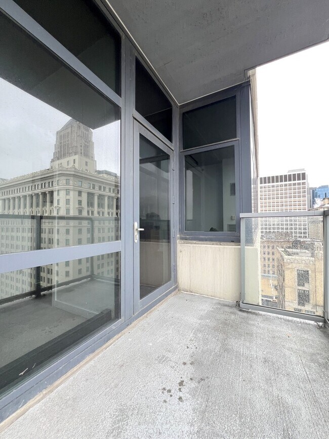 Building Photo - 235 W Van Buren St