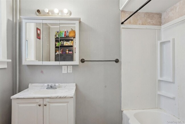 Building Photo - 14 Church St