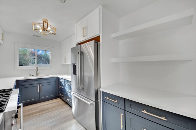 Building Photo - Mid-Century Modern Gem in Historic McNeil ...