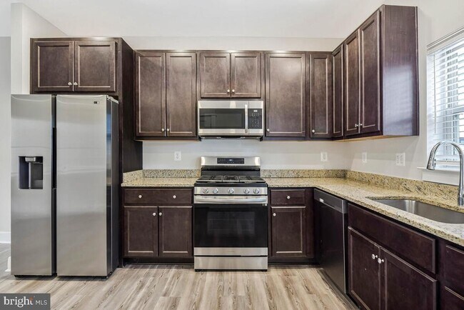 Building Photo - 1003 Sycamore Dr SE