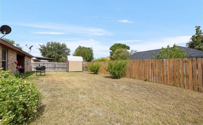 Building Photo - 1011 E Dawson Ln