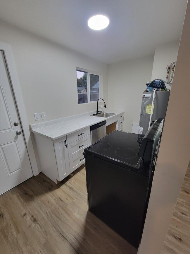 Building Photo - 1912 20th St NE