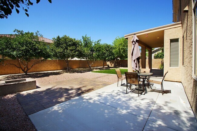 Building Photo - 4 Bedroom Furnished Gilbert Home
