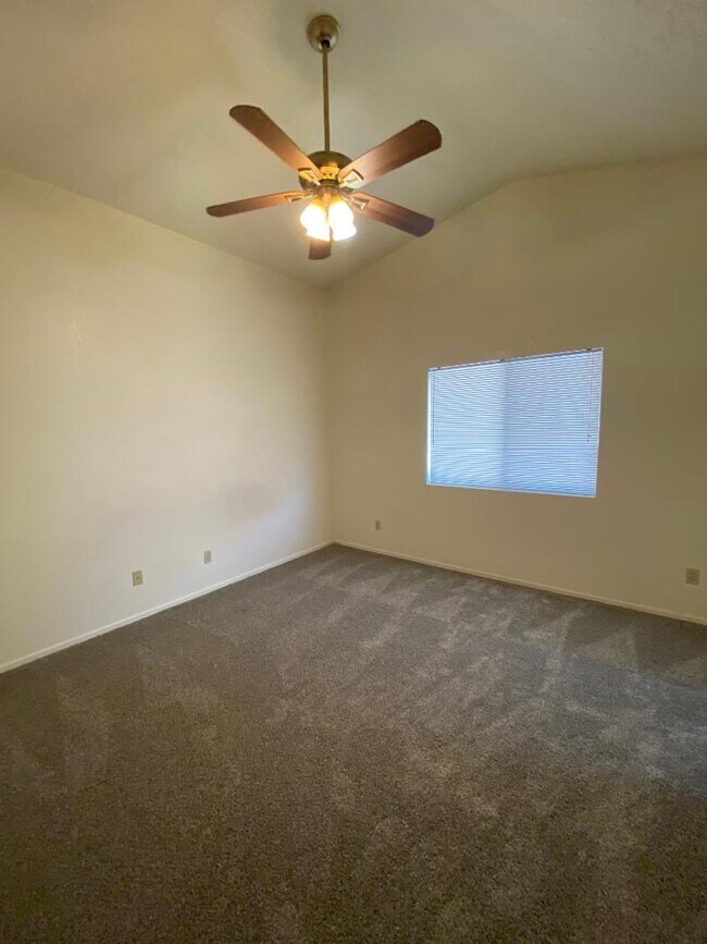 Building Photo - 10237 E Desert Crossings Way