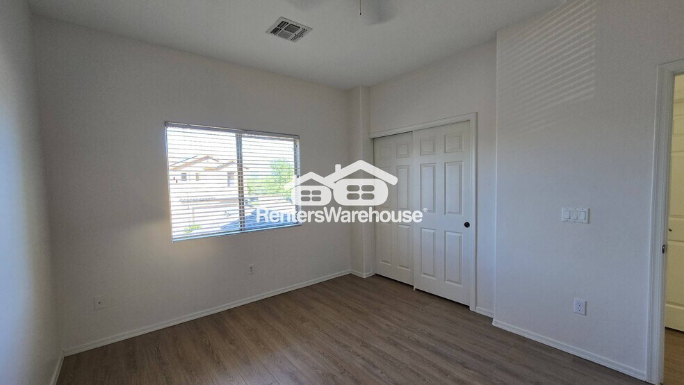 Building Photo - 1126 E Mt Shibell Dr