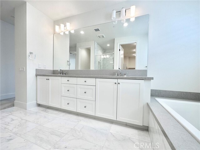 Building Photo - 214 Parkwood