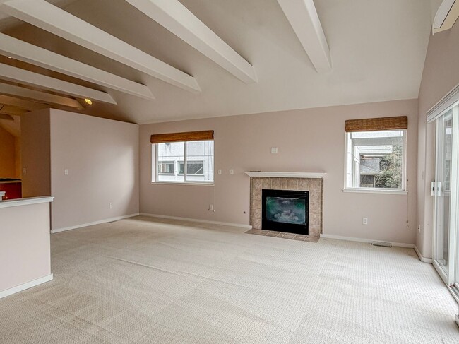 Building Photo - Contemporary 3bd/2.5bth Magnolia Townhome, $4,250/mo.