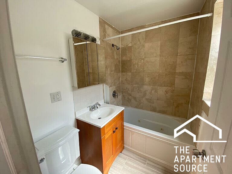 Building Photo - 6504 N Washtenaw Ave