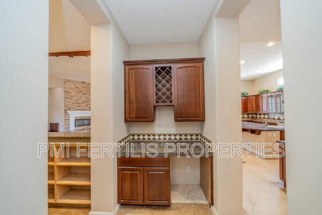 Building Photo - 17425 Cyrus Ln