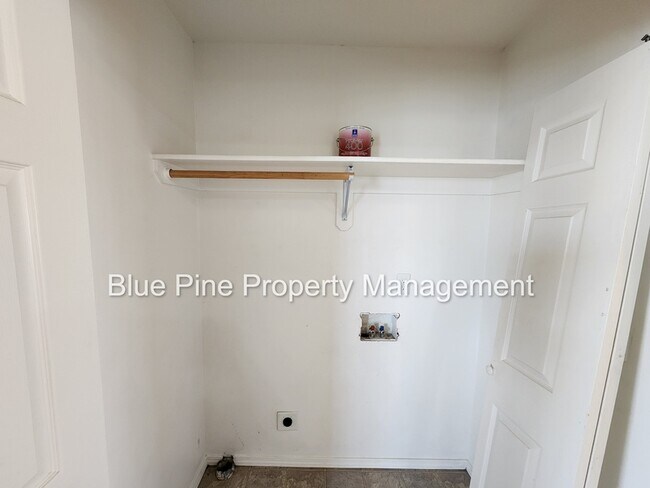 Building Photo - 952 Anne St