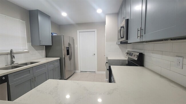 Building Photo - 22131 Pearl Lake Dr