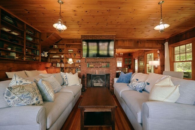 Building Photo - Winter Rental: Tidebend – Exceptional 6-Bedroom Home Overlooking the Annisquam River